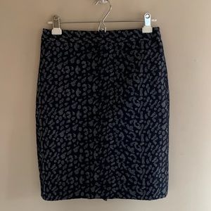 Blue leopard embroidered pencil skirt